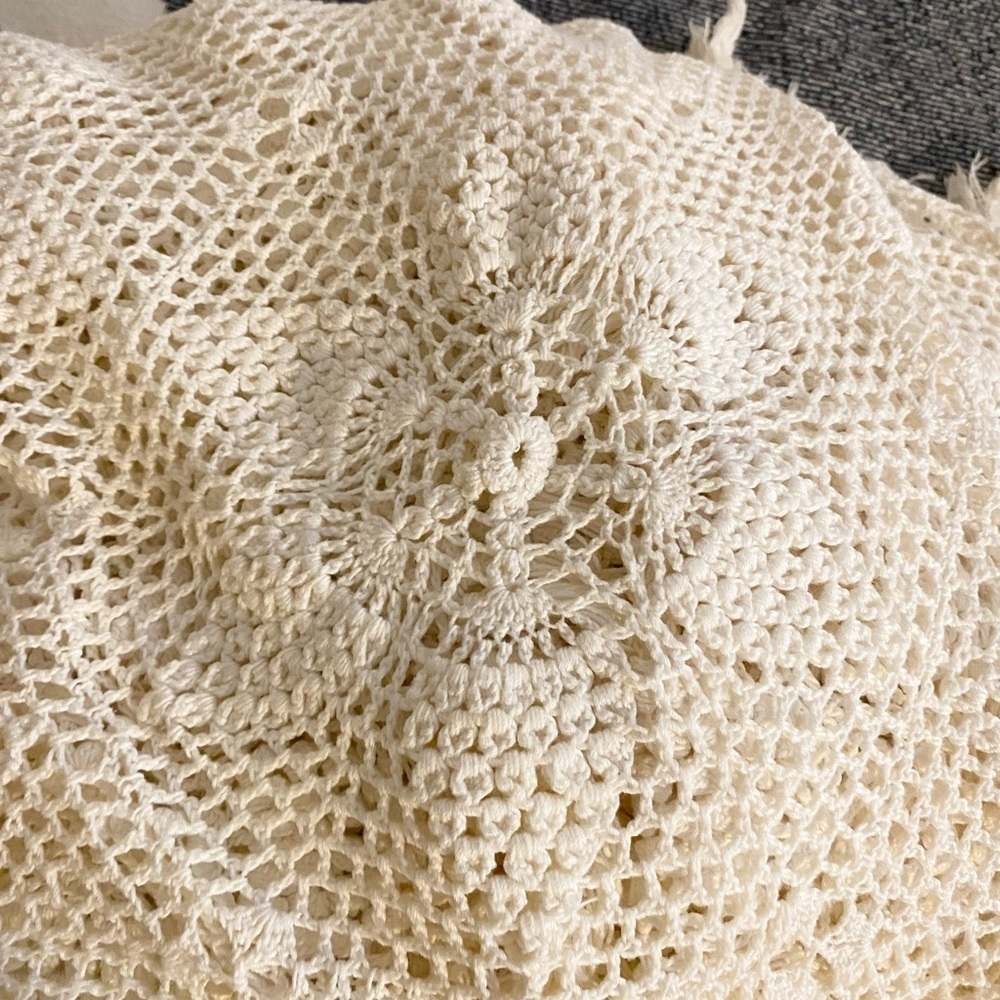 Elegant Cream Crochet Twin Bedspread - Picture 2 of 11